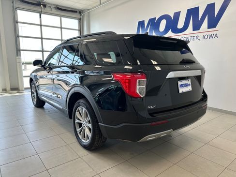Used 2023 Ford Explorer XLT w/ Equipment Group 202A image 6