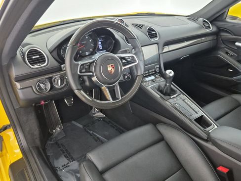 Used 2025 Porsche 718 Cayman RWD image 4