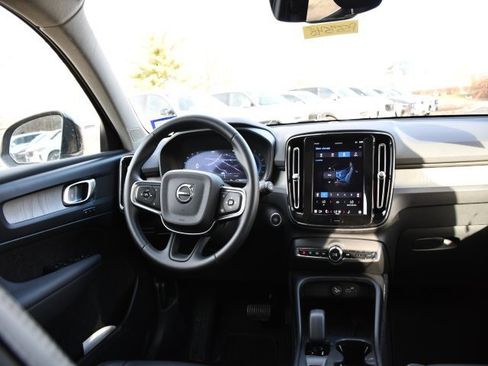 Certified 2025 Volvo XC40 B5 Core image 18