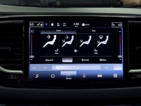 Certified 2023 Chrysler Pacifica Touring-L FWD image 40