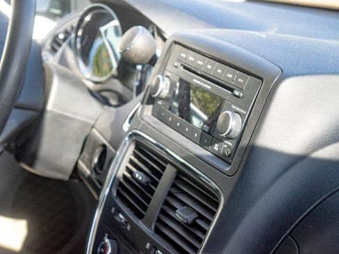 Used 2016 Dodge Grand Caravan American Value Package FWD image 8