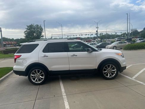 Used 2015 Ford Explorer XLT w/ Equipment Group 202B AWD/4WD image 5