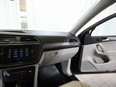 Used 2022 Volkswagen Tiguan SE image 28