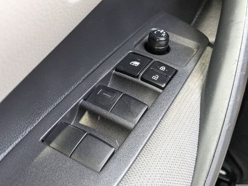 Used 2020 Toyota Corolla LE image 21