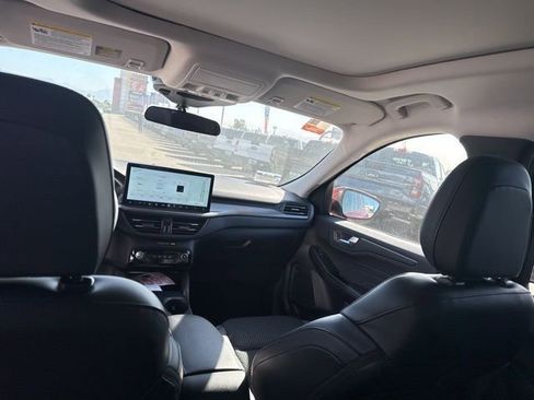 Used 2025 Ford Escape SE image 11