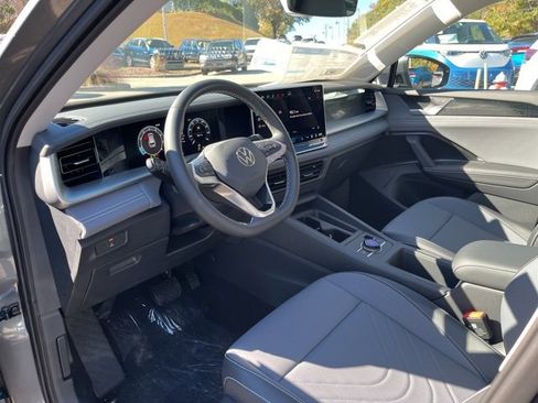 New 2026 Volkswagen Tiguan SE image 6