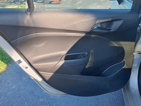 Used 2017 Chevrolet Cruze LS FWD image 16