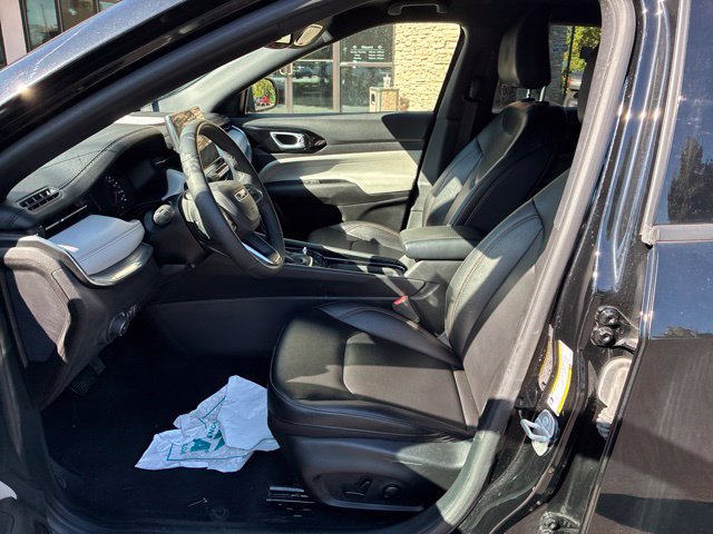 Used 2024 Jeep Compass Limited AWD/4WD image 3