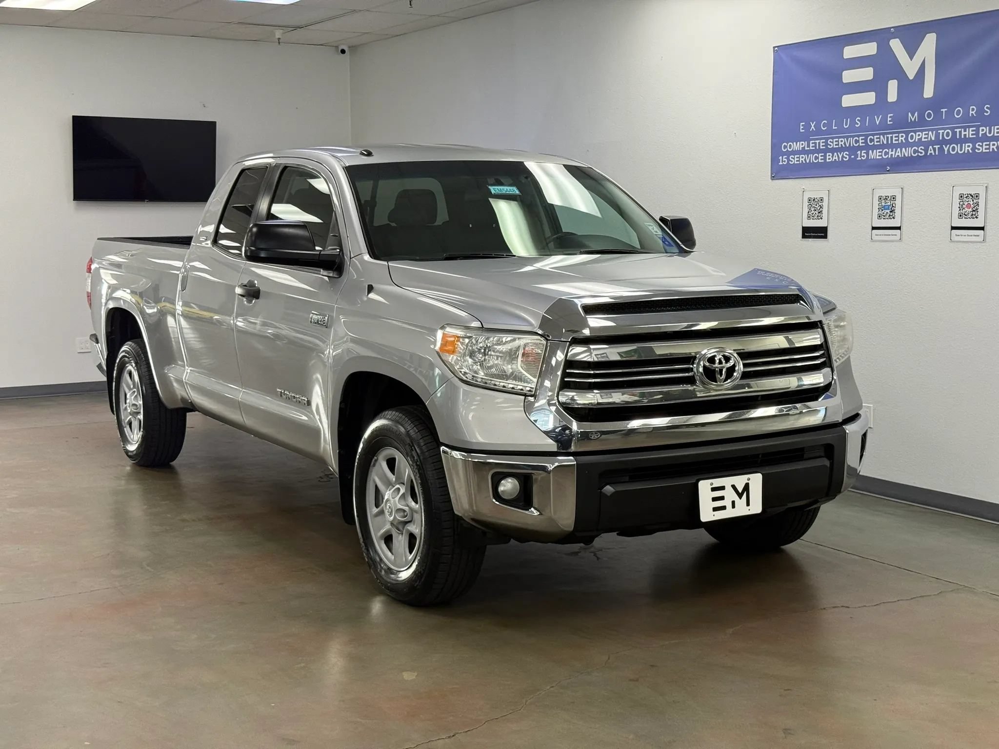 Used 2017 Toyota Tundra SR5 RWD image 2