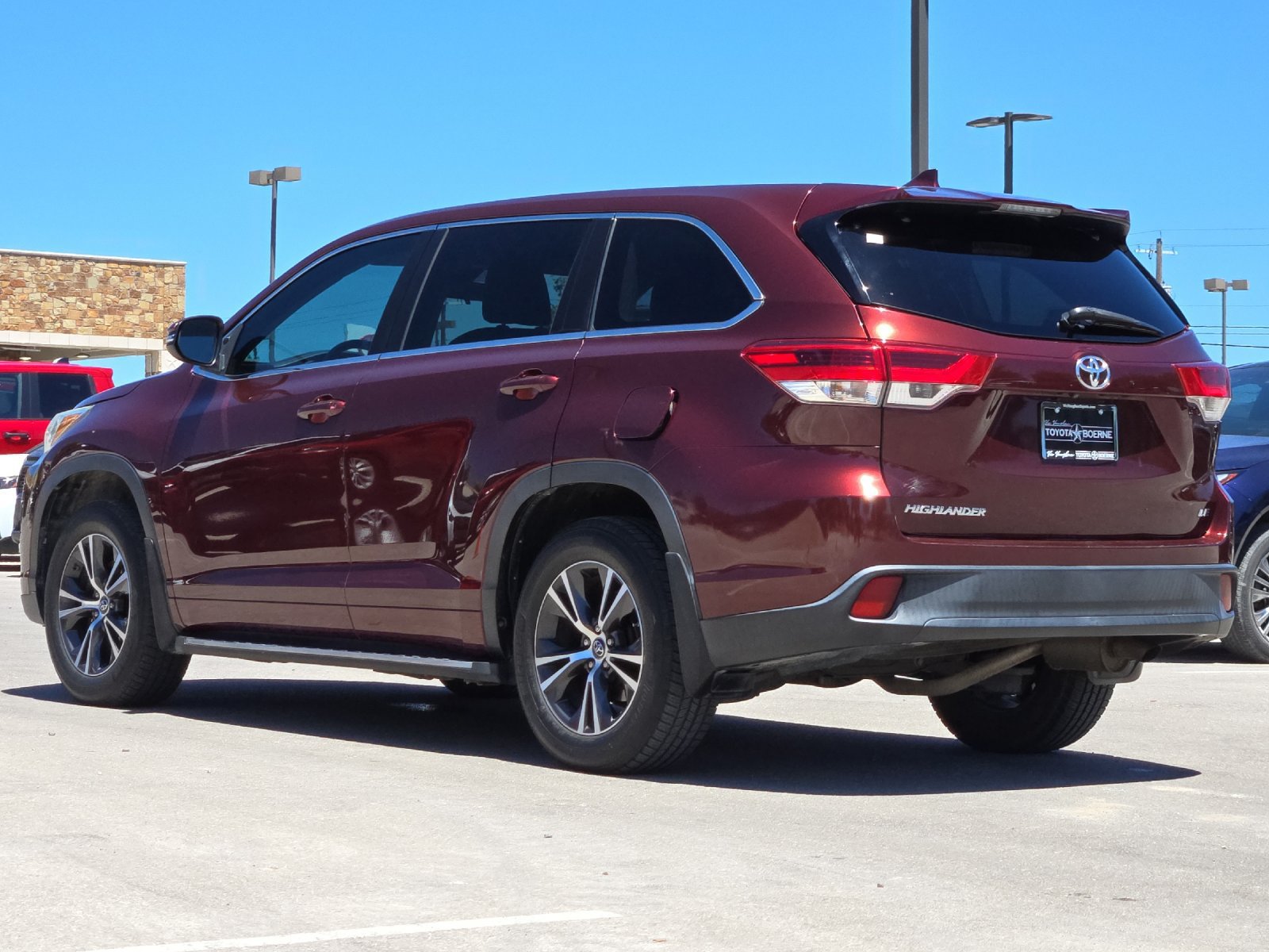 Used 2018 Toyota Highlander Plus FWD image 3
