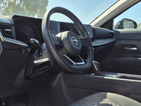 Used 2025 Nissan Kicks SV AWD/4WD image 5