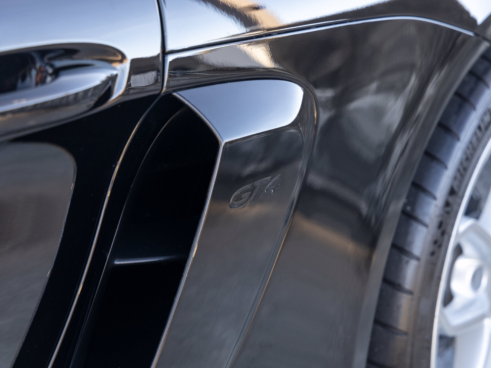 Certified 2021 Porsche 718 Cayman GT4 RWD image 19