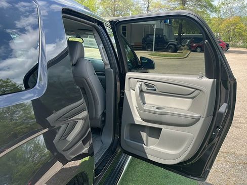 Used 2016 GMC Acadia SLE image 23