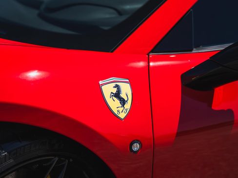 Used 2021 Ferrari F8 Tributo RWD image 15