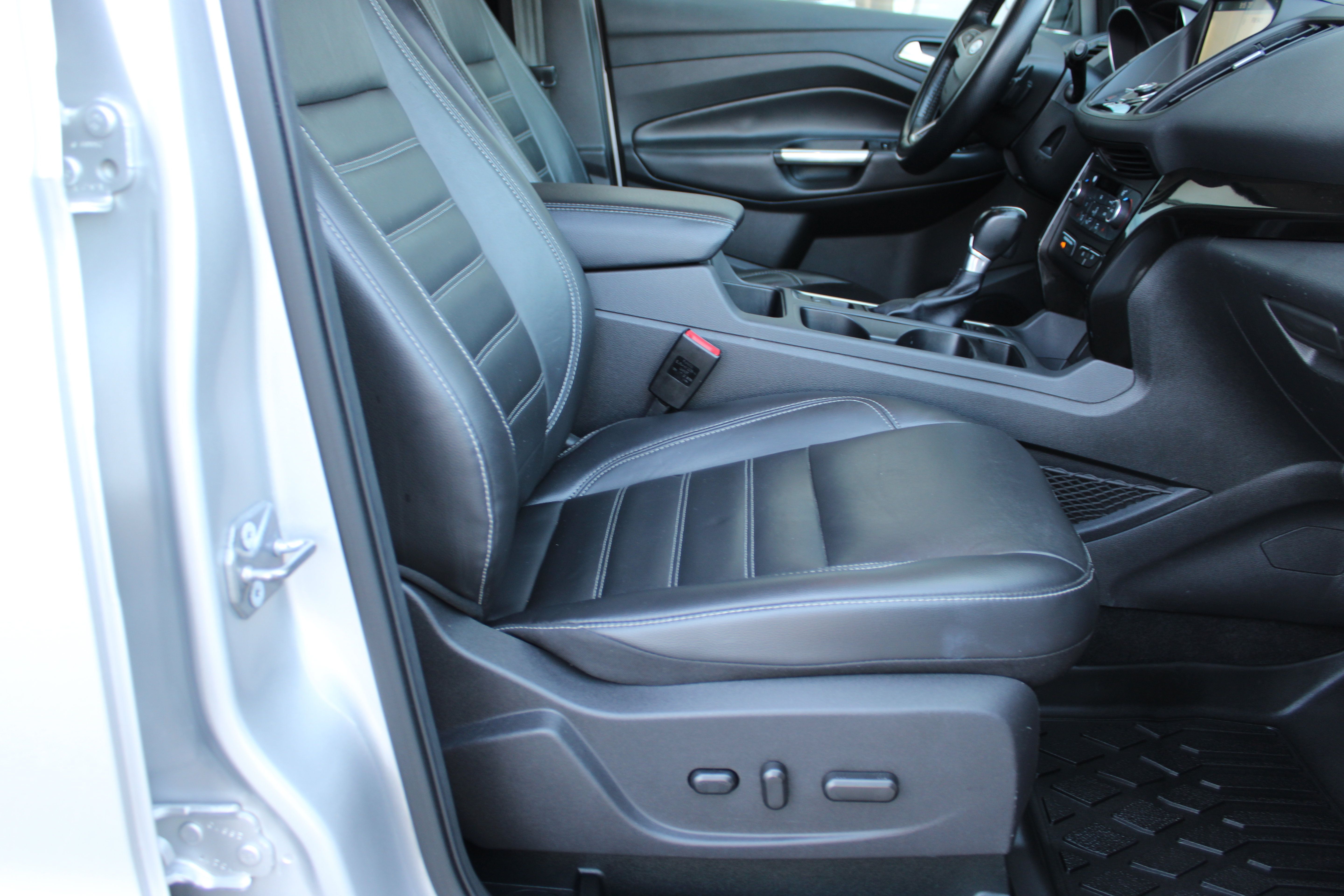 Used 2017 Ford Escape Titanium FWD image 17