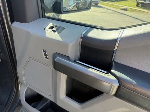 Used 2020 Ford F150 XLT image 30