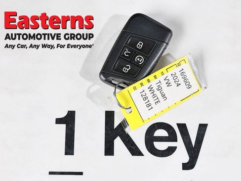 Used 2024 Volkswagen Tiguan SE image 23