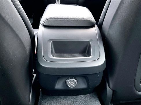 Used 2020 Volvo V60 T5 Momentum image 34