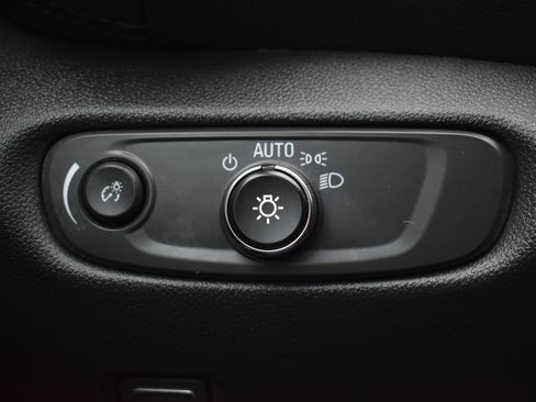 Used 2025 Chevrolet Blazer LT AWD/4WD image 19