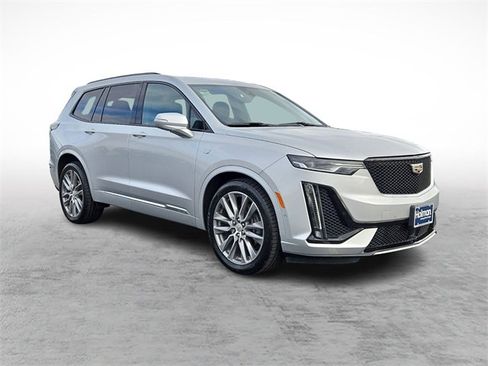 Used 2020 Cadillac XT6 Sport image 3