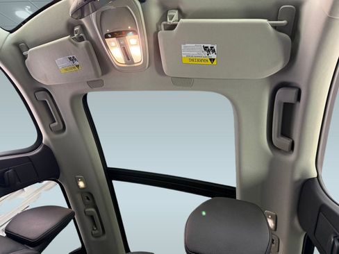 Used 2025 Volvo XC90 B6 Plus image 13