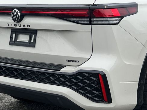 New 2026 Volkswagen Tiguan SE R-Line AWD/4WD image 5