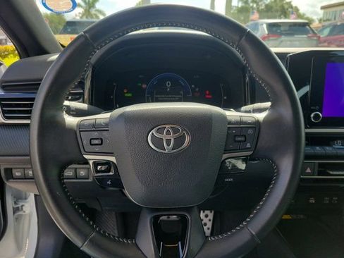 Used 2025 Toyota Camry SE FWD image 17
