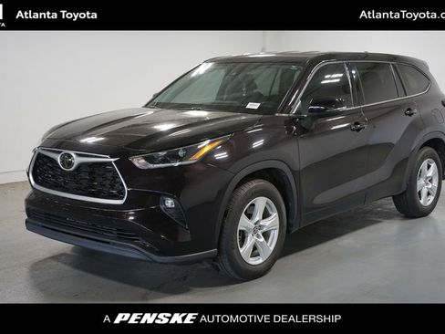 Used 2021 Toyota Highlander LE image 1