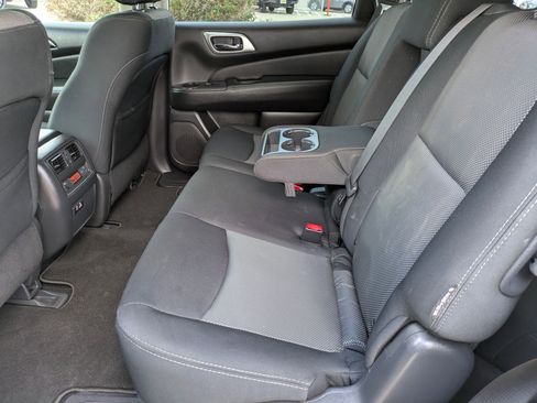 Used 2020 Nissan Pathfinder SV image 12