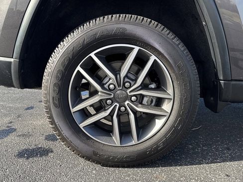 Used 2021 Jeep Grand Cherokee Limited image 35