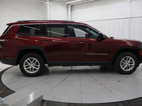 Used 2025 Jeep Grand Cherokee L Laredo RWD image 2