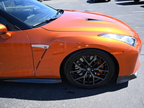 Used 2017 Nissan GT-R Premium AWD/4WD image 20