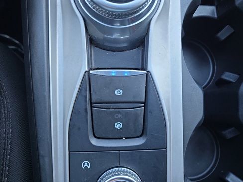 Used 2021 Ford Explorer XLT image 25