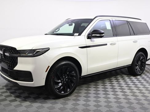 New 2025 Lincoln Navigator Reserve w/ Jet Appearance Package image 2