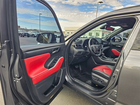 Used 2021 Toyota Highlander XSE image 18