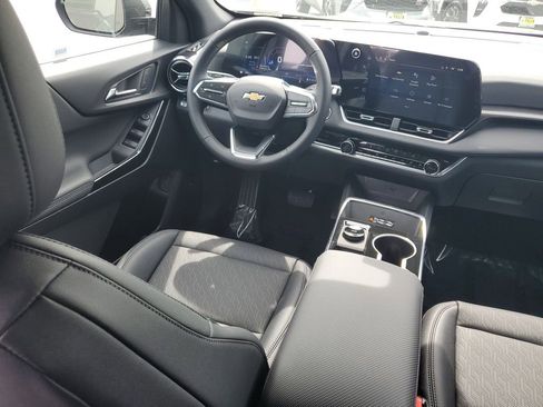 New 2026 Chevrolet Equinox LT w/ Convenience Package II FWD image 11