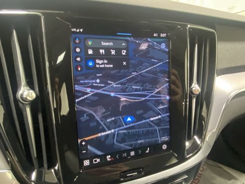 Used 2025 Volvo S60 B5 Core image 17