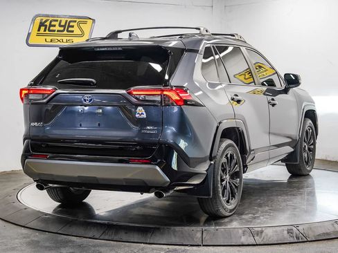 Used 2022 Toyota RAV4 SE w/ SE Grade Weather Package AWD/4WD image 4