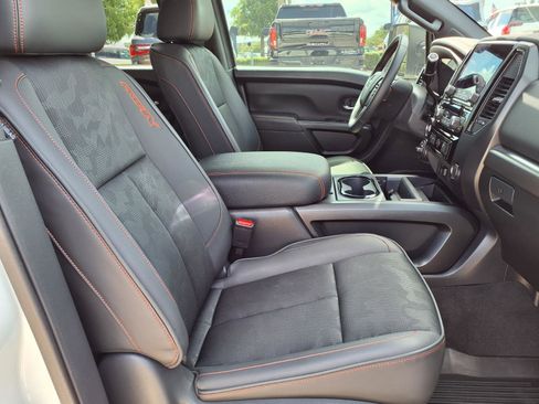 Used 2023 Nissan Titan PRO-4X AWD/4WD image 11