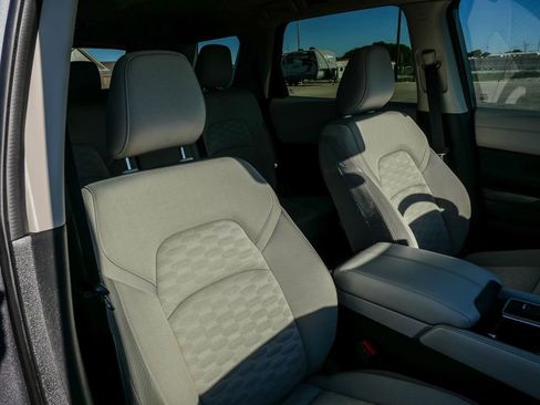 Used 2022 Nissan Pathfinder SV FWD image 16