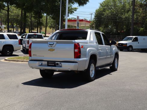 Used 2013 Chevrolet Avalanche LT AWD/4WD image 9