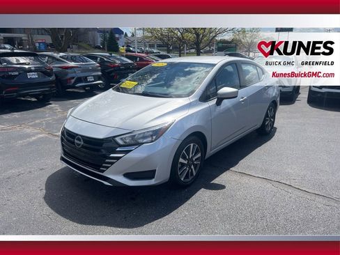 Used 2025 Nissan Versa SV FWD image 12