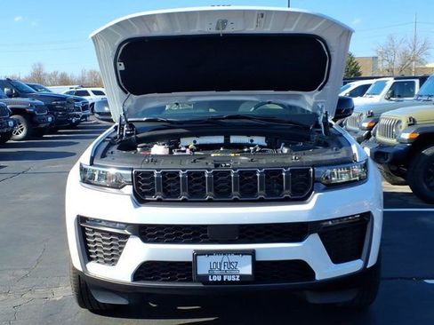 New 2026 Jeep Grand Cherokee L Limited w/ Limited Altitude Package AWD/4WD image 23