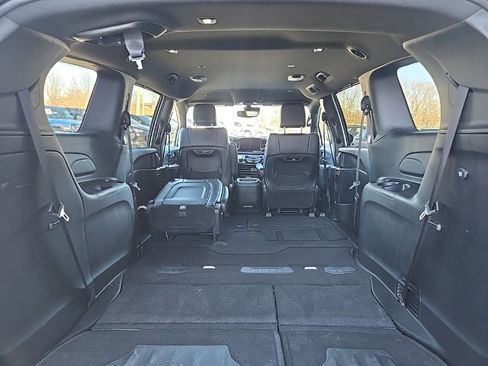 Used 2025 Chrysler Pacifica Select FWD image 96