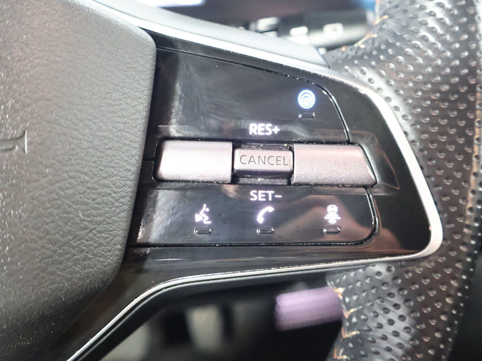 Used 2023 Nissan Ariya AWD image 34
