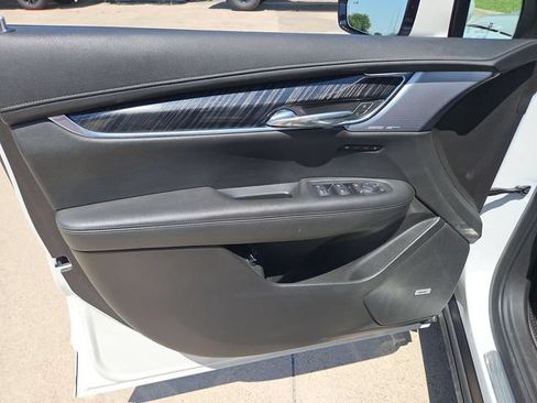 Used 2022 Cadillac XT6 Premium Luxury w/ Technology Package FWD image 20