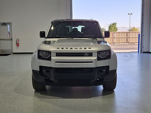 Used 2023 Land Rover Defender 130 X-Dynamic SE AWD/4WD image 3