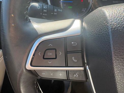 Used 2023 Toyota Highlander XLE image 13