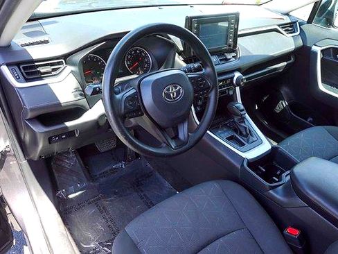 Used 2022 Toyota RAV4 XLE FWD image 9