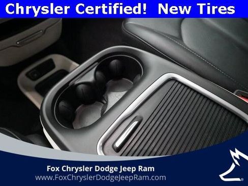 Certified 2024 Chrysler Pacifica Touring-L image 17